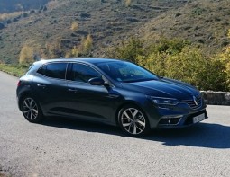 RENAULT / MEGANE 4 / KPN / GRIS TITANIUM, TITANIUM-GRAU