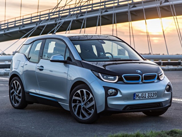 Электрокары Tesla и BMW не оправдали высокого доверия