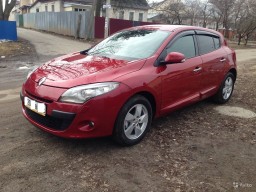 RENAULT / MEGANE 3 / NNG / Rouge Pavot