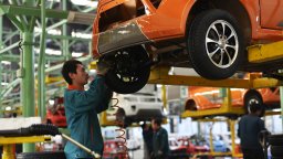 Автопром в Китае столкнулся с проблемой низкого спроса