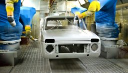 Нива снова на конвейере: АвтоВАЗ возобновил выпуск внедорожников