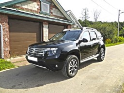 RENAULT / DUSTER / 676 / NOIR NACRE