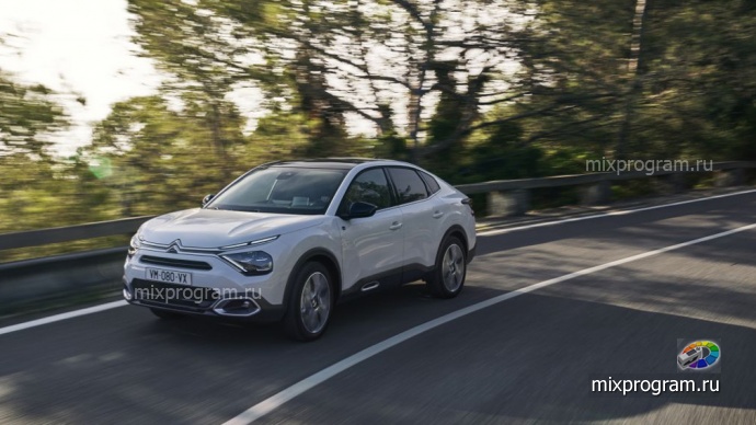 Компания CITROEN представила новый CITROEN C4 X 2022 года для рынка Европы