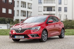 RENAULT / MEGANE 4 / NNP / ROUGE FLAMME, DEZIR-ROT