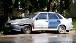 Автомобили на дорогах России снова постарели — новые данные по среднему возрасту машин