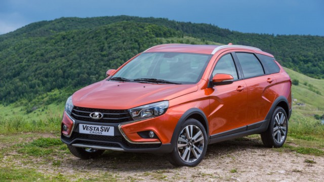Первые универсалы Lada Vesta SW и Vesta SW Cross собраны в Ижевске