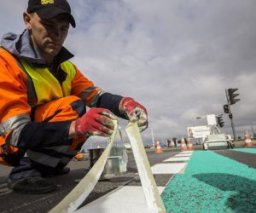На формуле дорожной краски попытались заработать несколько белорусов