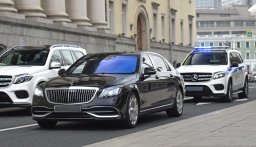 Мерседес-Бенц уходит из России и закрывает свой завод в Московской области