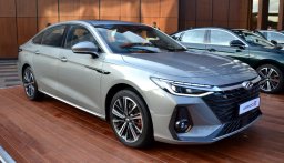 Новый седан Chery поступил в продажу в России. Цены уже известны