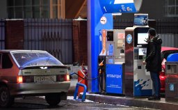 В России начал дешеветь бензин